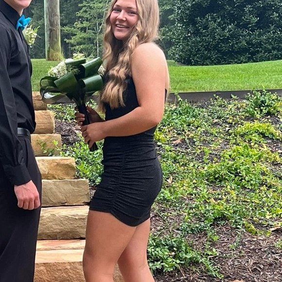 Hoco dress! Black w/ sparkles and feather lining at top! - Picture 2 of 4